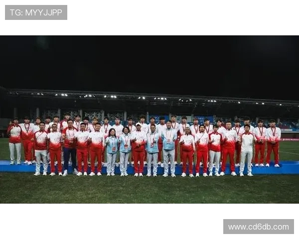 深圳足球队在足球团队协作排行榜中荣获第七名展现出色团队精神与默契配合