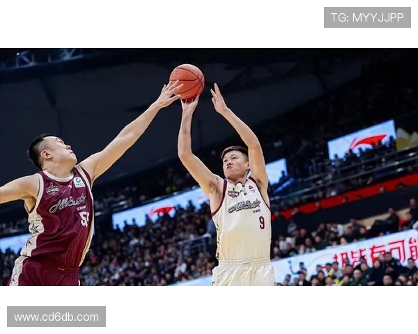 周鹏：从篮球场上的拼搏者到生活中的坚韧榜样，探寻他的成长与奋斗之路