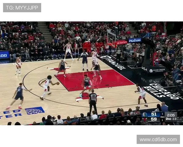 拉文带领公牛挑战独行侠双方激战引发球迷热议与期待