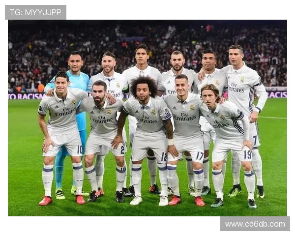 皇马与曼联首发阵容对比解析谁能在巅峰对决中占据优势